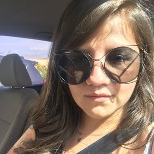 Meet your Posher, Elva